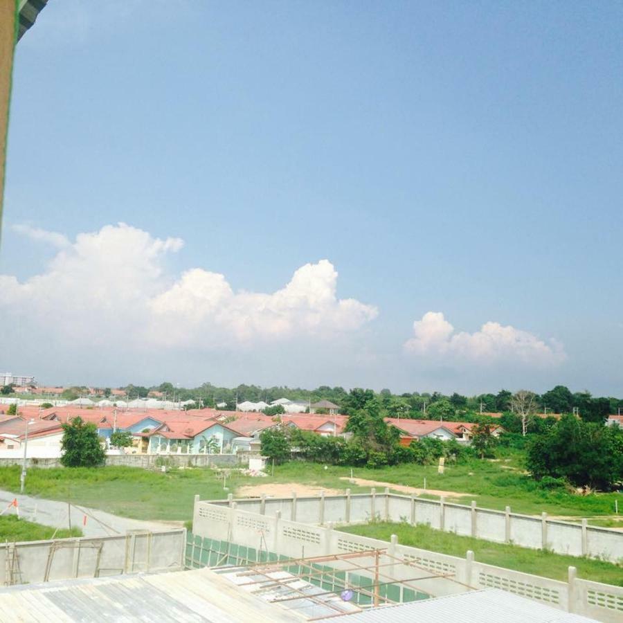 J&E Hotel Nong Prue Luaran gambar